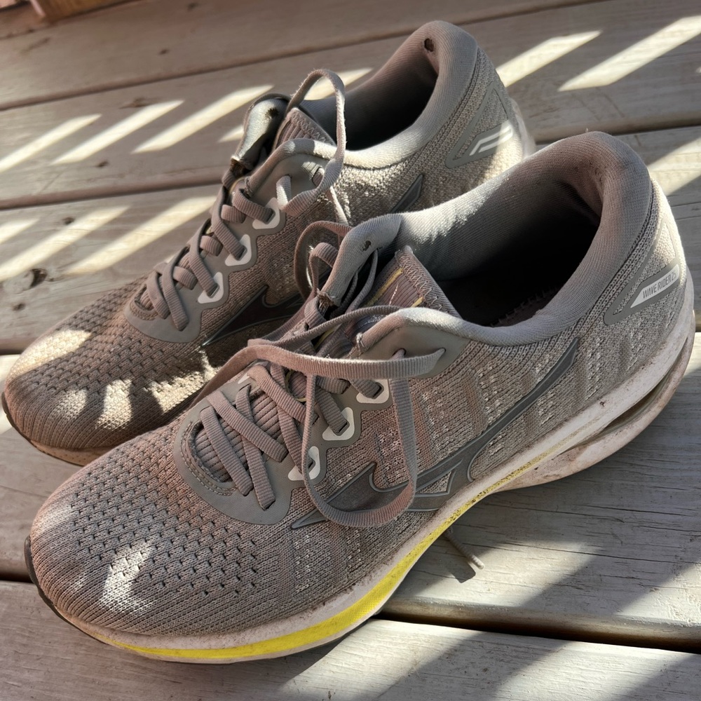 Mizuno Wave Rider 25 Athletic Shoe